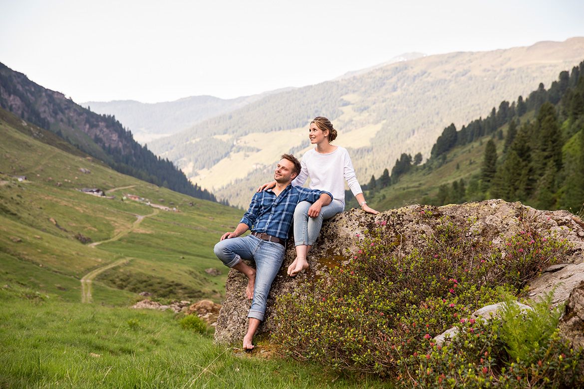 Lifestyle Paarfoto in Tiroler Natur